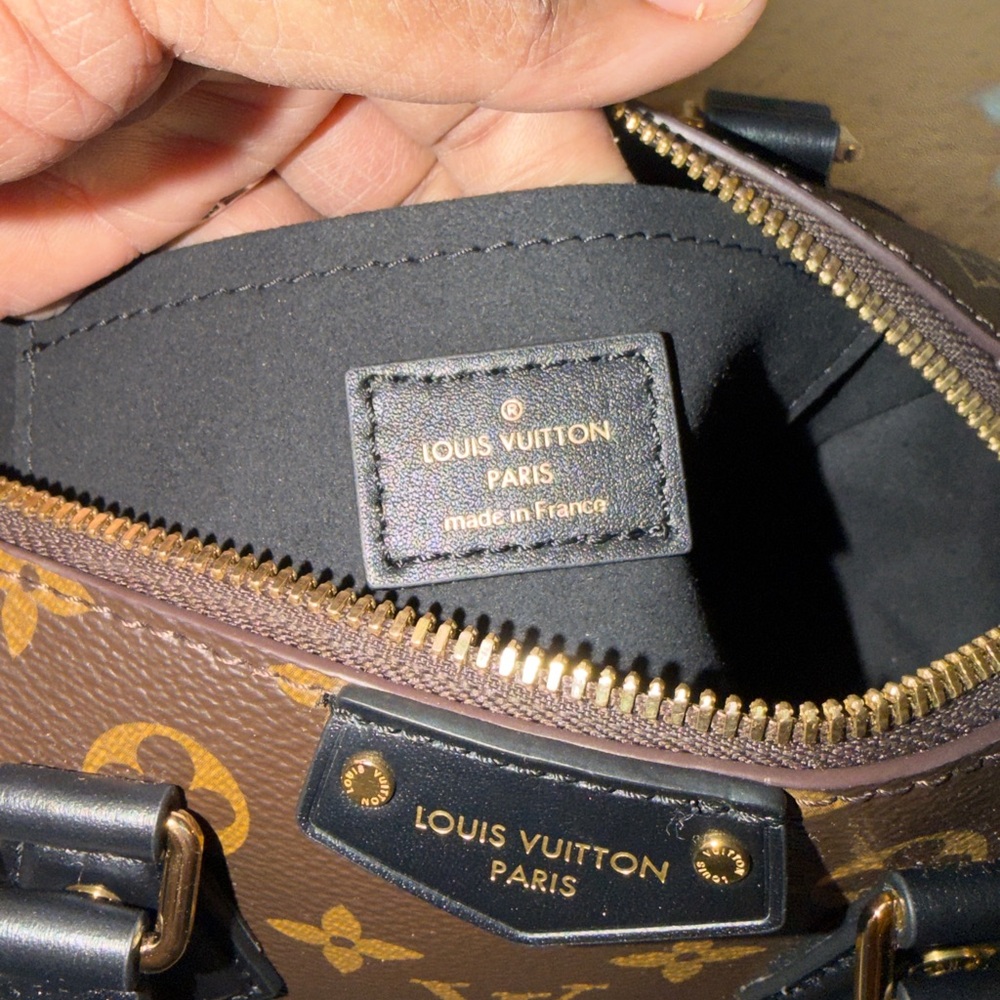 Louis Vuitton Speedy 20 Handbag - Picture 9 of 11